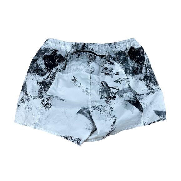 THE NORTH FACE Black White Abstract Tie Dye Running Shorts Women's Size Medium - Picture 6 of 6